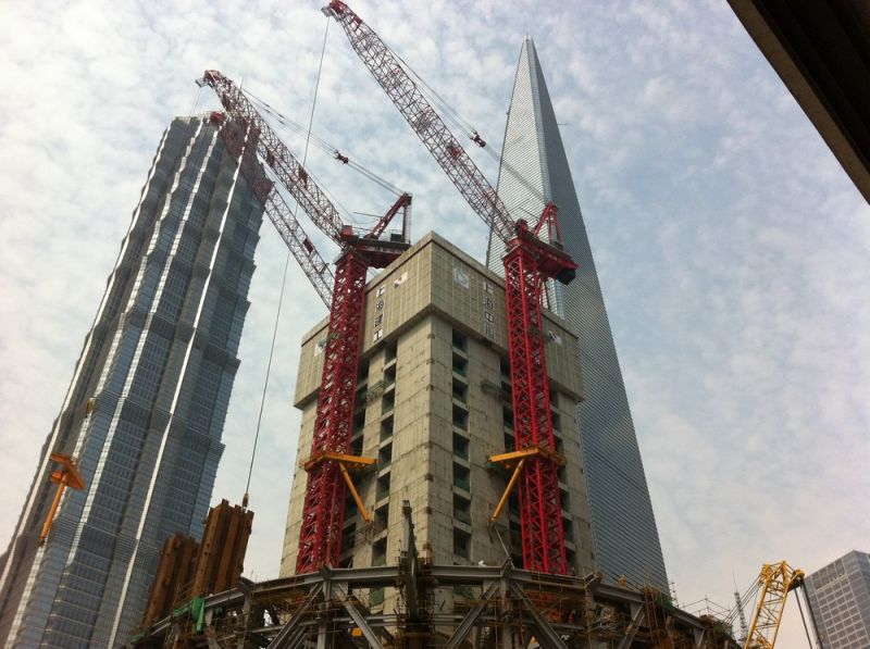 Super project -- Shanghai Tower hydraulic synchronous lifting
