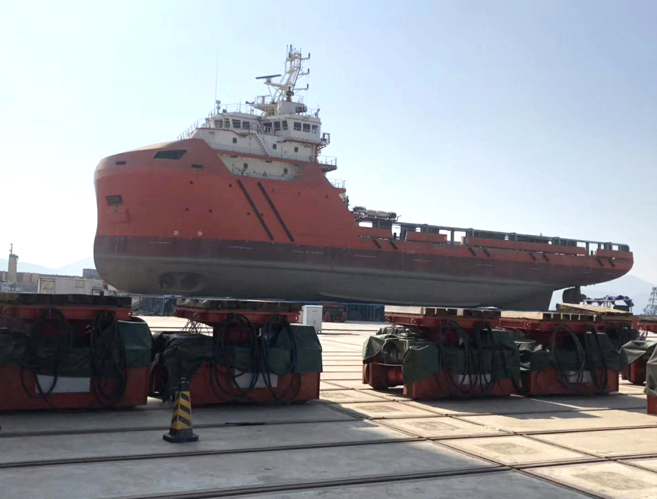 Hydraulic slipway trolley